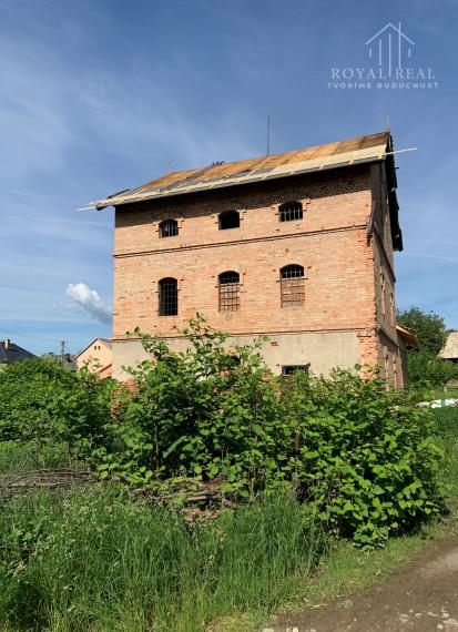 REZERVOVANÉ !!!! Úžasná nehnuteľnosť na rozsiahlom pozemku o výmere 2,2 ha.