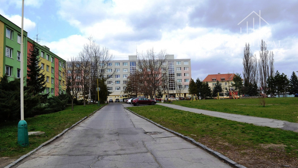 M.R. ŠTEFÁNIKA - 1-izbový byt 41 m2 pôvodný stav, ZREKONŠTUROVANÝ bytový dom, tichá lokalita s kompletnou vybavenosťou