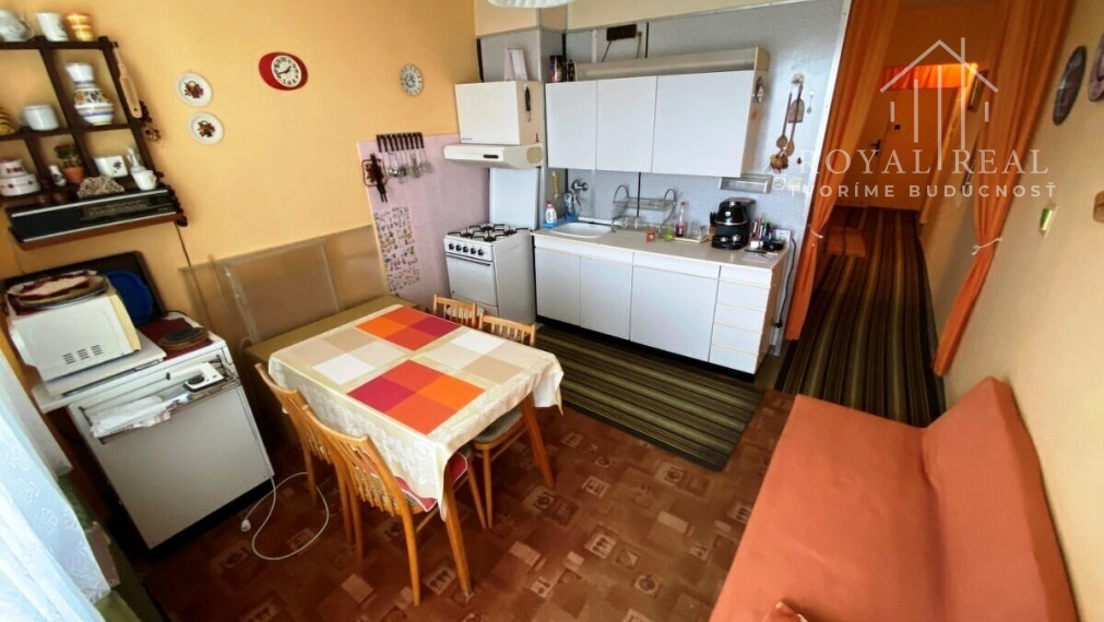 M.R. ŠTEFÁNIKA- 2-i byt 73 m2, pôvodný stav, 2x LOGGIA ,s jedinečnými výhľadmi na mesto a jeho okolie