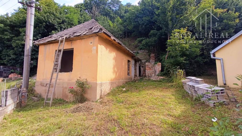 POLTÁR-pozemok 772 m2 PRIAMO POD LESOM