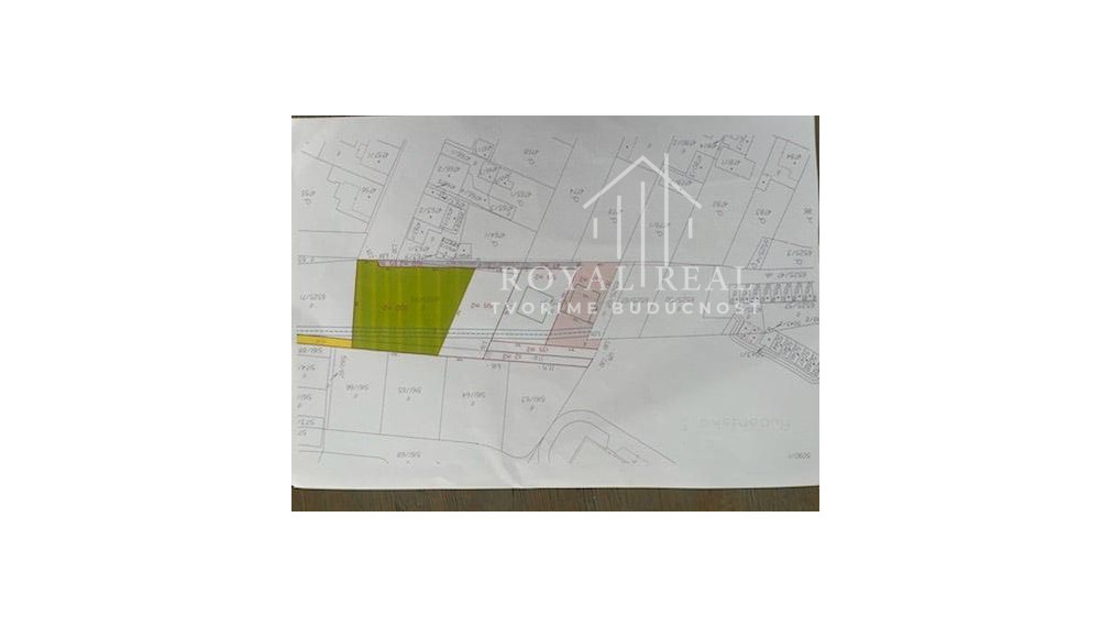 STAVEBNÝ POZEMOK  1 100 m2 - pre 2 rodinné domy STREDE MESTA