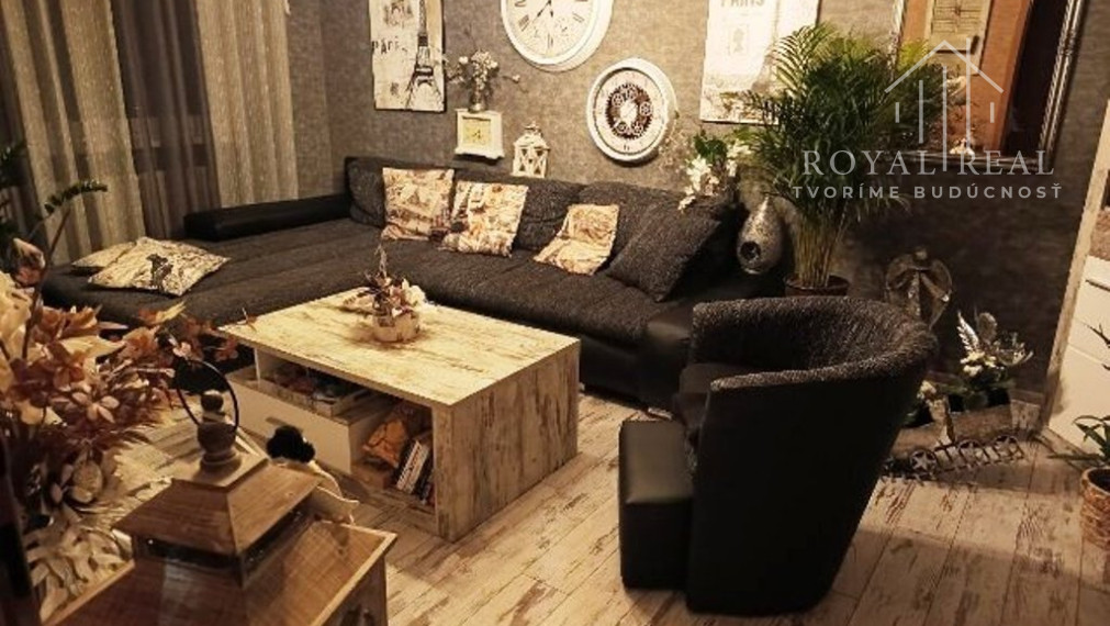 OSLOBODITEĽOV - 4-i KLIMATIZOVANÝ KOMPLETNE ZREKONŠTRUOVANÝ a KOMPLETNE ZARIADENÝ byt  v CENE