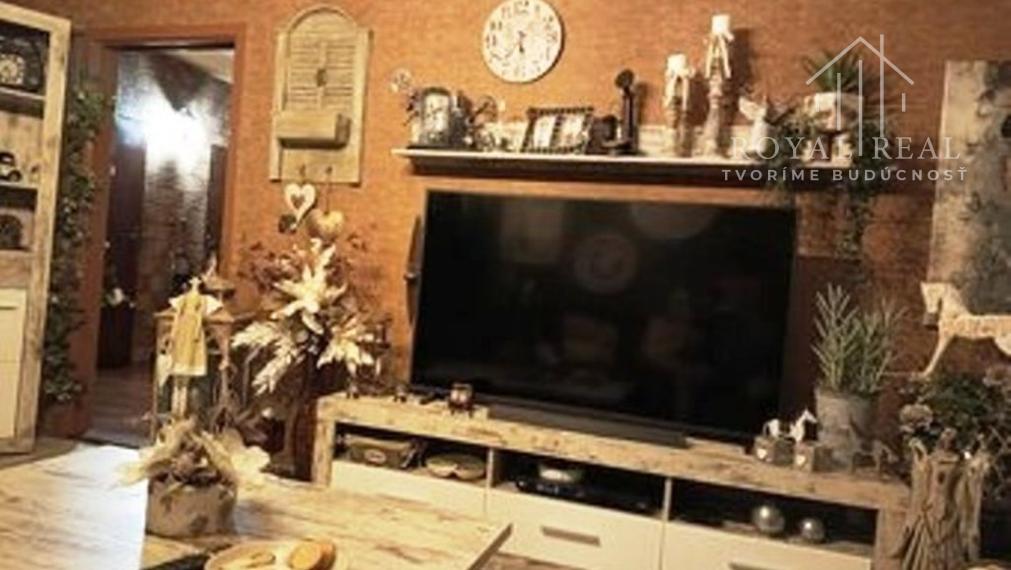 OSLOBODITEĽOV - 4-i KLIMATIZOVANÝ KOMPLETNE ZREKONŠTRUOVANÝ a KOMPLETNE ZARIADENÝ byt  v CENE