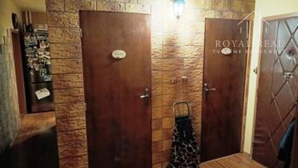 OSLOBODITEĽOV - 4-i KLIMATIZOVANÝ KOMPLETNE ZREKONŠTRUOVANÝ a KOMPLETNE ZARIADENÝ byt  v CENE