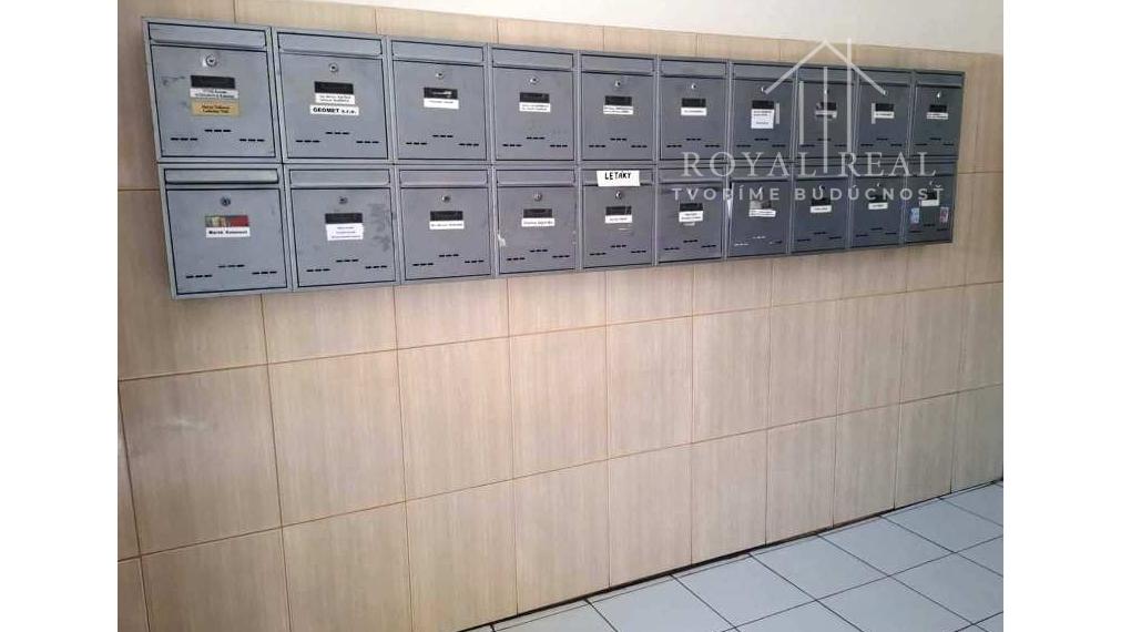 Rúbanisko I - 2 - izbový byt 46 m2, BALKÓN, čiastočná rekonštrukcia, KRÁSNY VÝHĽAD na okolie