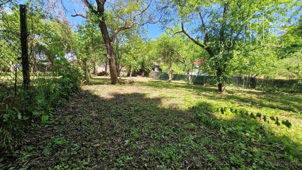 POLTÁR 2 izbový VÍKENDOVÝ domček (chalupa)na pozemku 1193 m2, pôvodný stav IDEÁLNY na REKONŠTRUKCIU