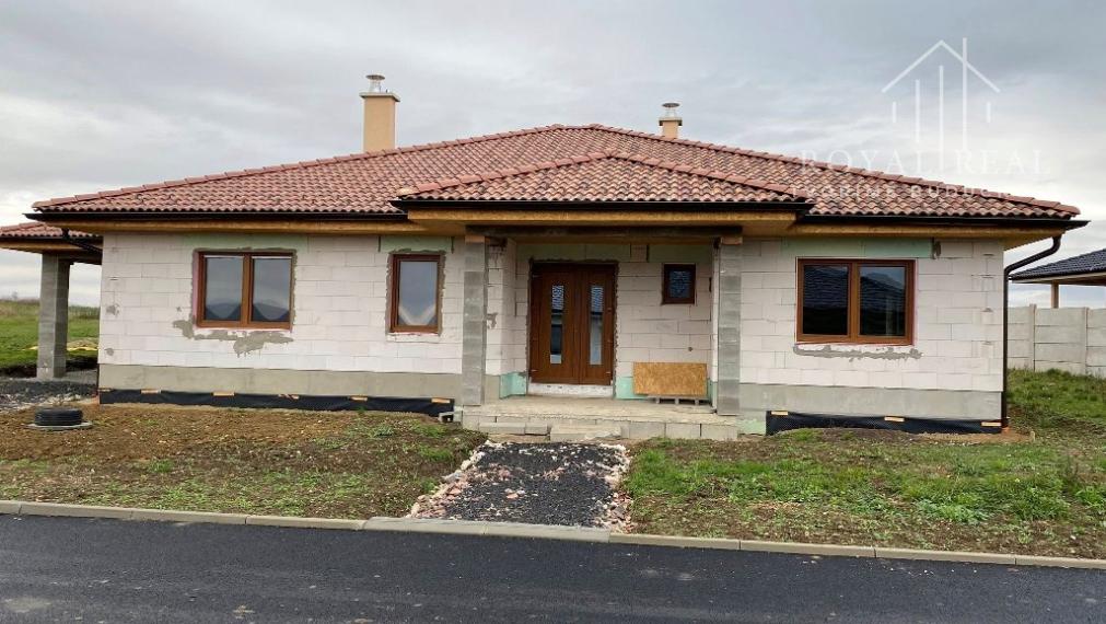 NOVÉ MIKUŠOVCE okr. Lučenec,ROZOSTAVANÁ NOVOSTAVBA rod. domu