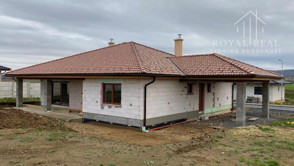 NOVÉ MIKUŠOVCE okr. Lučenec,ROZOSTAVANÁ NOVOSTAVBA rod. domu