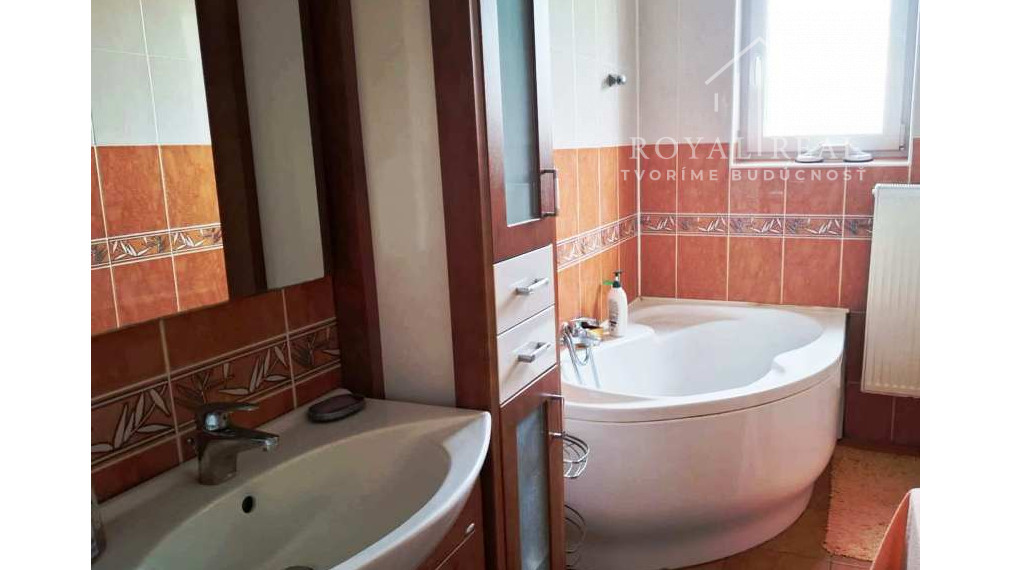 PANICKÉ DRAVCE - RD na pozemku 54 árov - ideálne farmárske bývanie na vidieku