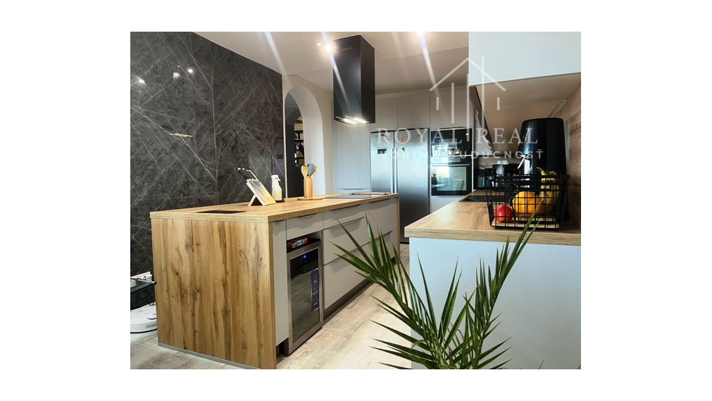 VIDINÁ okr. LUČENEC - RD 240 m2 , BAZÉN, TERASA, GARÁŽ - komplet zrekonštruovaný a zariadený