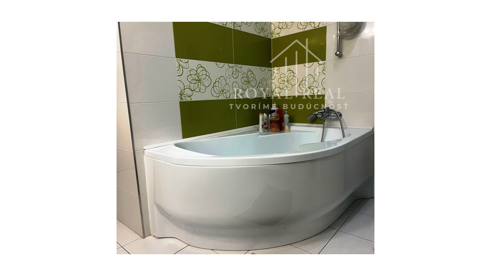 VIDINÁ okr. LUČENEC - RD 240 m2 , BAZÉN, TERASA, GARÁŽ - komplet zrekonštruovaný a zariadený