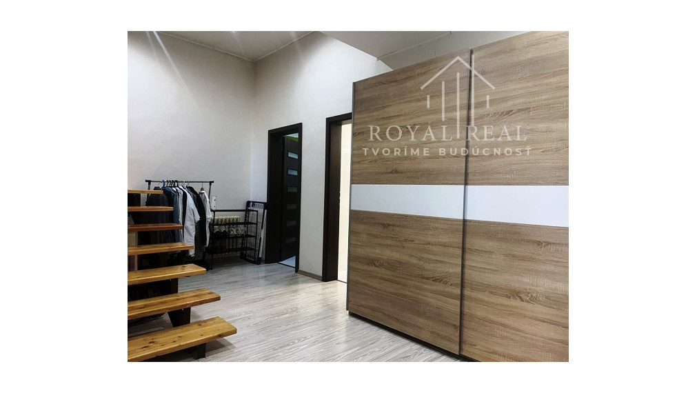 VIDINÁ okr. LUČENEC - RD 240 m2 , BAZÉN, TERASA, GARÁŽ - komplet zrekonštruovaný a zariadený