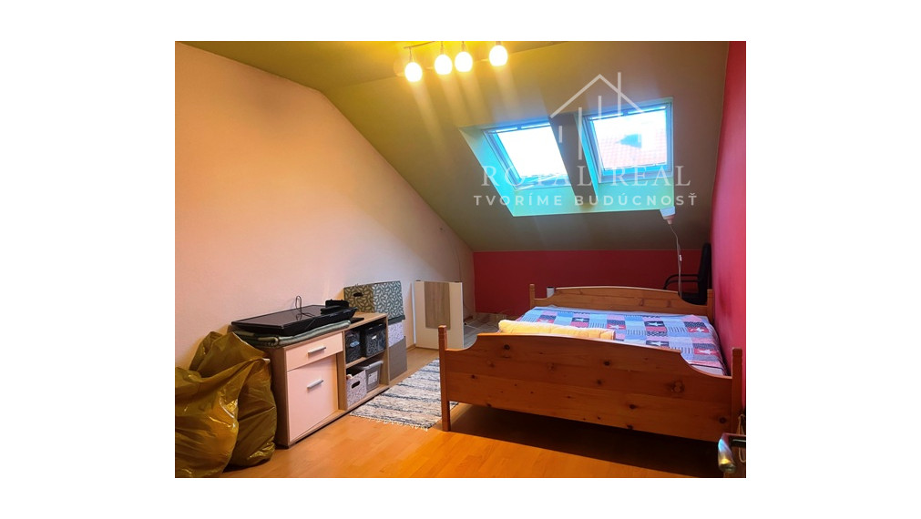 VIDINÁ okr. LUČENEC - RD 240 m2 , BAZÉN, TERASA, GARÁŽ - komplet zrekonštruovaný a zariadený