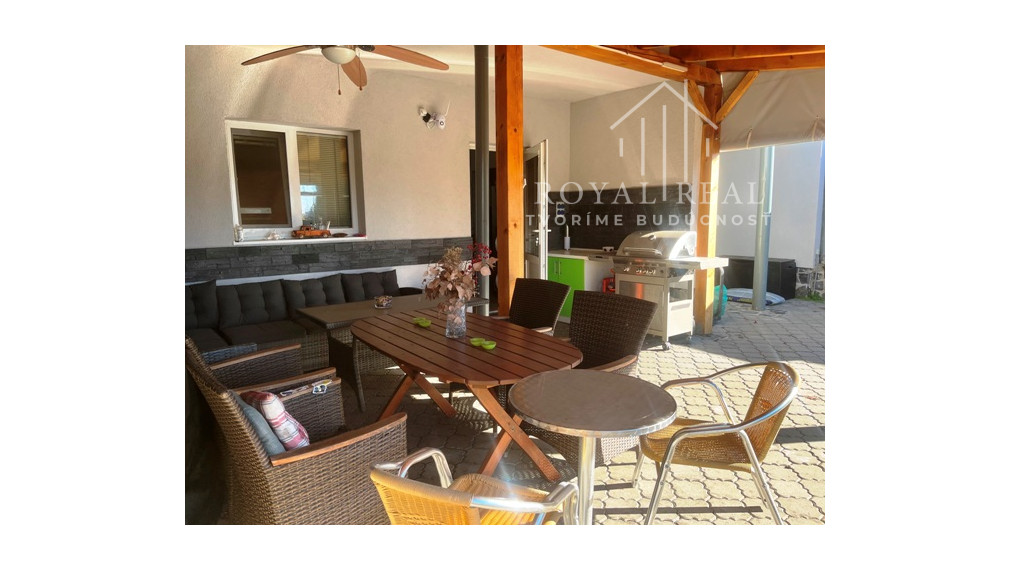 VIDINÁ okr. LUČENEC - RD 240 m2 , BAZÉN, TERASA, GARÁŽ - komplet zrekonštruovaný a zariadený