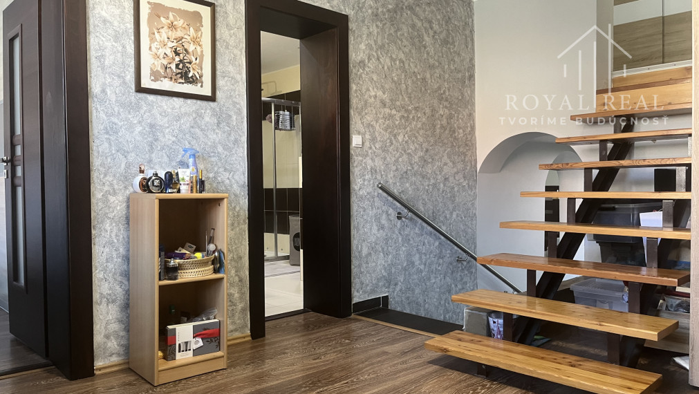 VIDINÁ okr. LUČENEC - RD 240 m2 , BAZÉN, TERASA, GARÁŽ - komplet zrekonštruovaný a zariadený