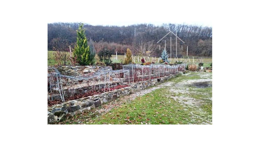 LUKOVIŠTIA okr. RIMAVSKÁ SOBOTA -  štýlovo zrekonštruovaná RODINNÁ USADLOSŤ 1,8 ha s bohatým zázemím