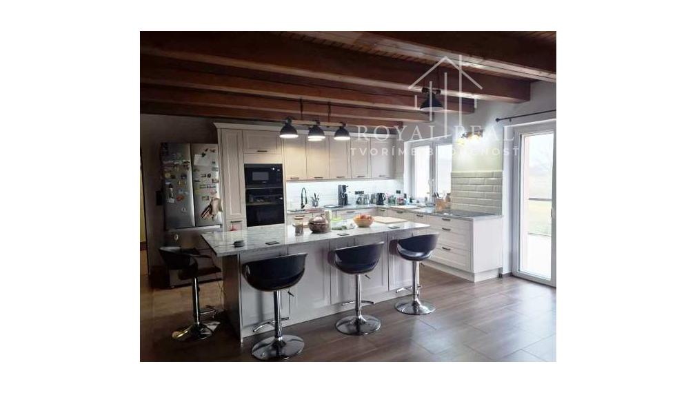 LUKOVIŠTIA okr. RIMAVSKÁ SOBOTA -  štýlovo zrekonštruovaná RODINNÁ USADLOSŤ 1,8 ha s bohatým zázemím