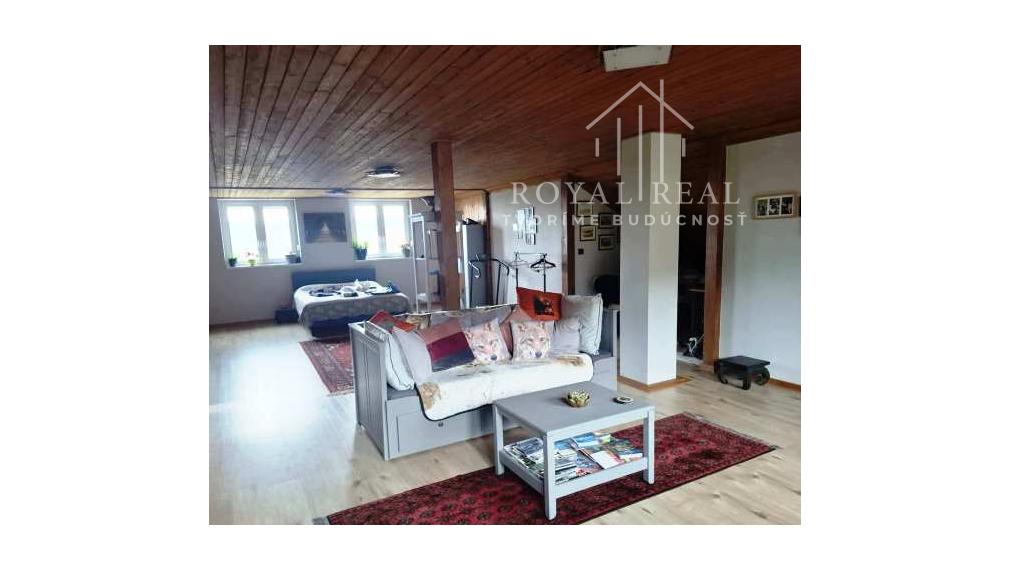 LUKOVIŠTIA okr. RIMAVSKÁ SOBOTA -  štýlovo zrekonštruovaná RODINNÁ USADLOSŤ 1,8 ha s bohatým zázemím