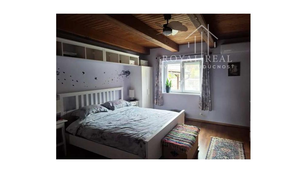 LUKOVIŠTIA okr. RIMAVSKÁ SOBOTA -  štýlovo zrekonštruovaná RODINNÁ USADLOSŤ 1,8 ha s bohatým zázemím