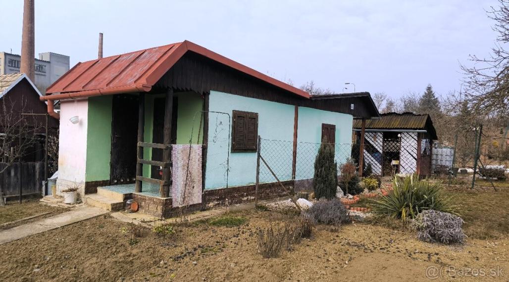 POLTÁR- záhradná chatka, sklenník, pitná voda v bezprostrednej blízkosti potoka