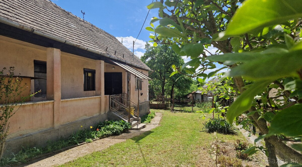 POLTÁR 2 izbový VÍKENDOVÝ domček (chalupa)na pozemku 1193 m2, pôvodný stav IDEÁLNY na REKONŠTRUKCIU