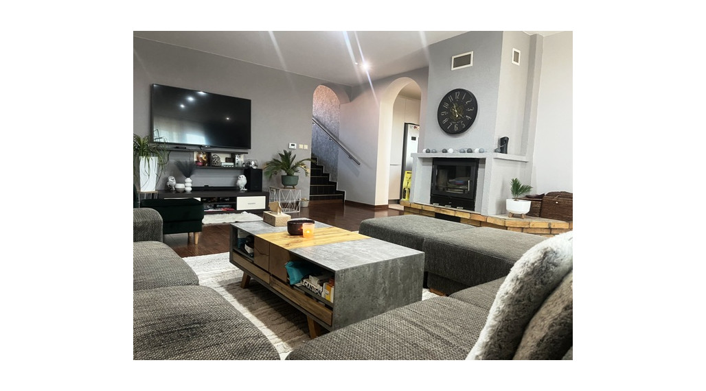 VIDINÁ okr. LUČENEC - RD 240 m2 , BAZÉN, TERASA, GARÁŽ - komplet zrekonštruovaný a zariadený