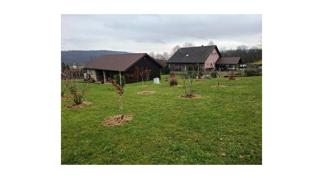 LUKOVIŠTIA okr. RIMAVSKÁ SOBOTA -  štýlovo zrekonštruovaná RODINNÁ USADLOSŤ 1,8 ha s bohatým zázemím