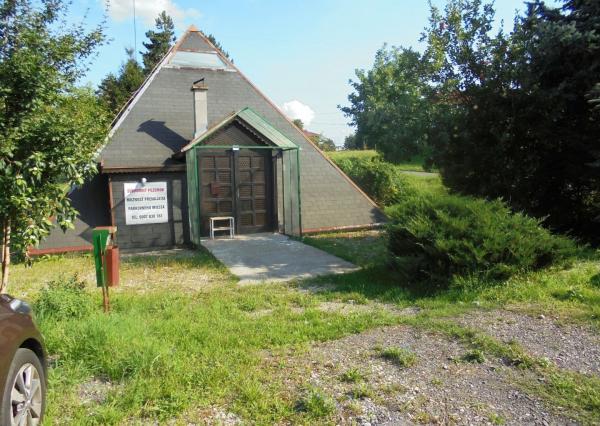 HALIĆ - SP 600 m2 s IS so stavbou - komerčný objekt v tvare pyramídy