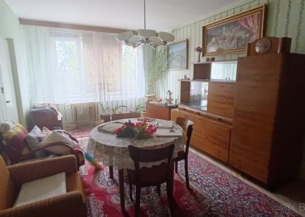 Námestie republiky-3 - izbový byt 80 m2, pôvodný stav, LOGGIA, BALKÓN