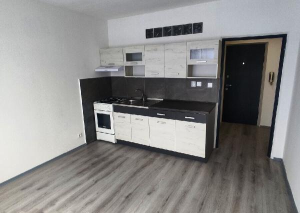 RÚBANISKO II - 1-i byt,40 m2 –KOMPLETNÁ REKONŠTRUKCIA, bezproblémové parkovanie