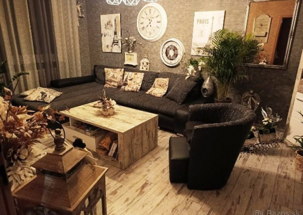 OSLOBODITEĽOV - 4-i KLIMATIZOVANÝ KOMPLETNE ZREKONŠTRUOVANÝ a KOMPLETNE ZARIADENÝ byt v CENE