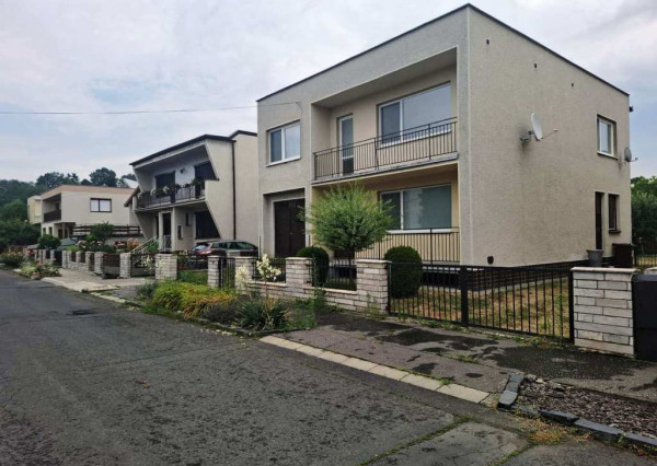 OPATOVÁ 5-i dom, 200 m2 - vytvorte si ÚTULNÉ BÝVANIE, súkromie a pokoj, BLÍZKO centra LUČENCA