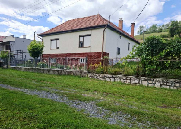 LIPOVANY okr. Lučenec - 4-izbový DOM s príslušenstvom za SKVELÚ CENU