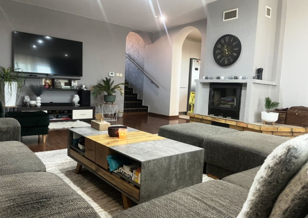 VIDINÁ okr. LUČENEC - RD 240 m2 , BAZÉN, TERASA, GARÁŽ - komplet zrekonštruovaný a zariadený