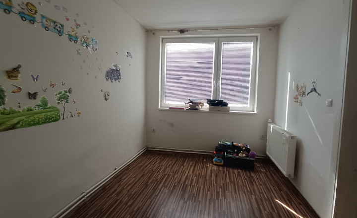 PRÍZEMNÝ RODINNÝ DOM LUČENEC - fotografia 9