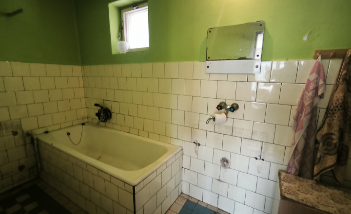 Menší rodinný dom - víkendový domček - fotografia 10