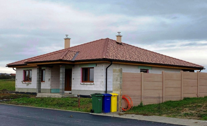 NOVÉ MIKUŠOVCE okr. Lučenec,ROZOSTAVANÁ NOVOSTAVBA rod. domu