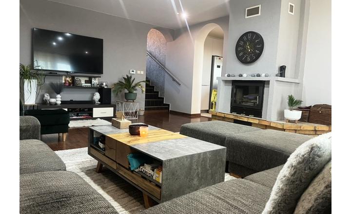 VIDINÁ okr. LUČENEC - RD 240 m2 , BAZÉN, TERASA, GARÁŽ - komplet zrekonštruovaný a zariadený