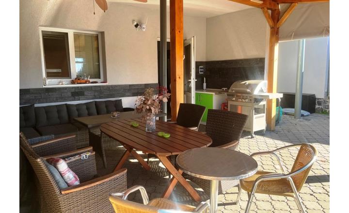 VIDINÁ okr. LUČENEC - RD 240 m2 , BAZÉN, TERASA, GARÁŽ - komplet zrekonštruovaný a zariadený - fotografia 11
