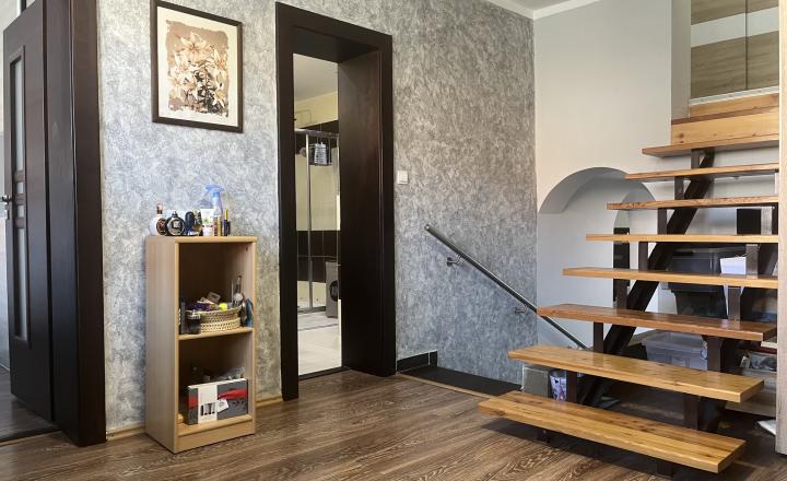 VIDINÁ okr. LUČENEC - RD 240 m2 , BAZÉN, TERASA, GARÁŽ - komplet zrekonštruovaný a zariadený - fotografia 17