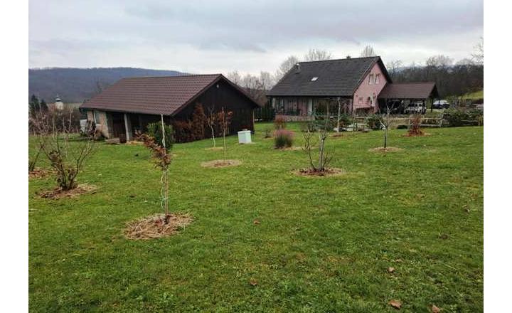 LUKOVIŠTIA okr. RIMAVSKÁ SOBOTA -  štýlovo zrekonštruovaná RODINNÁ USADLOSŤ 1,8 ha s bohatým zázemím