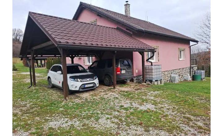 LUKOVIŠTIA okr. RIMAVSKÁ SOBOTA -  štýlovo zrekonštruovaná RODINNÁ USADLOSŤ 1,8 ha s bohatým zázemím - fotografia 1