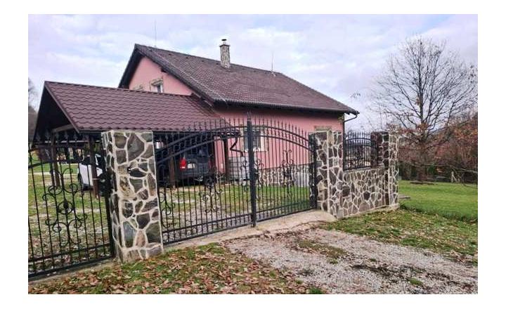 LUKOVIŠTIA okr. RIMAVSKÁ SOBOTA -  štýlovo zrekonštruovaná RODINNÁ USADLOSŤ 1,8 ha s bohatým zázemím - fotografia 2