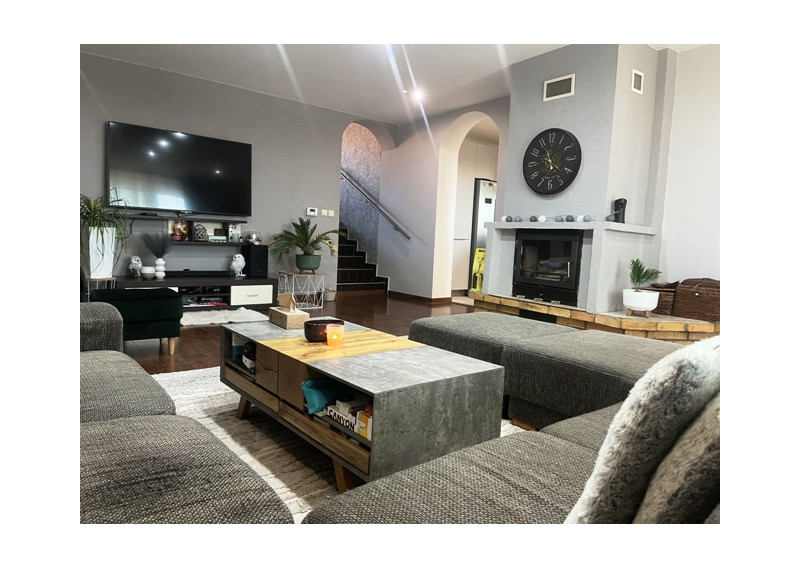 VIDINÁ okr. LUČENEC - RD 240 m2 , BAZÉN, TERASA, GARÁŽ - komplet zrekonštruovaný a zariadený