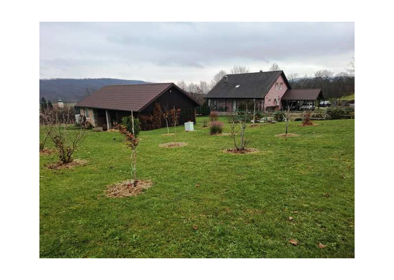 LUKOVIŠTIA okr. RIMAVSKÁ SOBOTA -  štýlovo zrekonštruovaná RODINNÁ USADLOSŤ 1,8 ha s bohatým zázemím